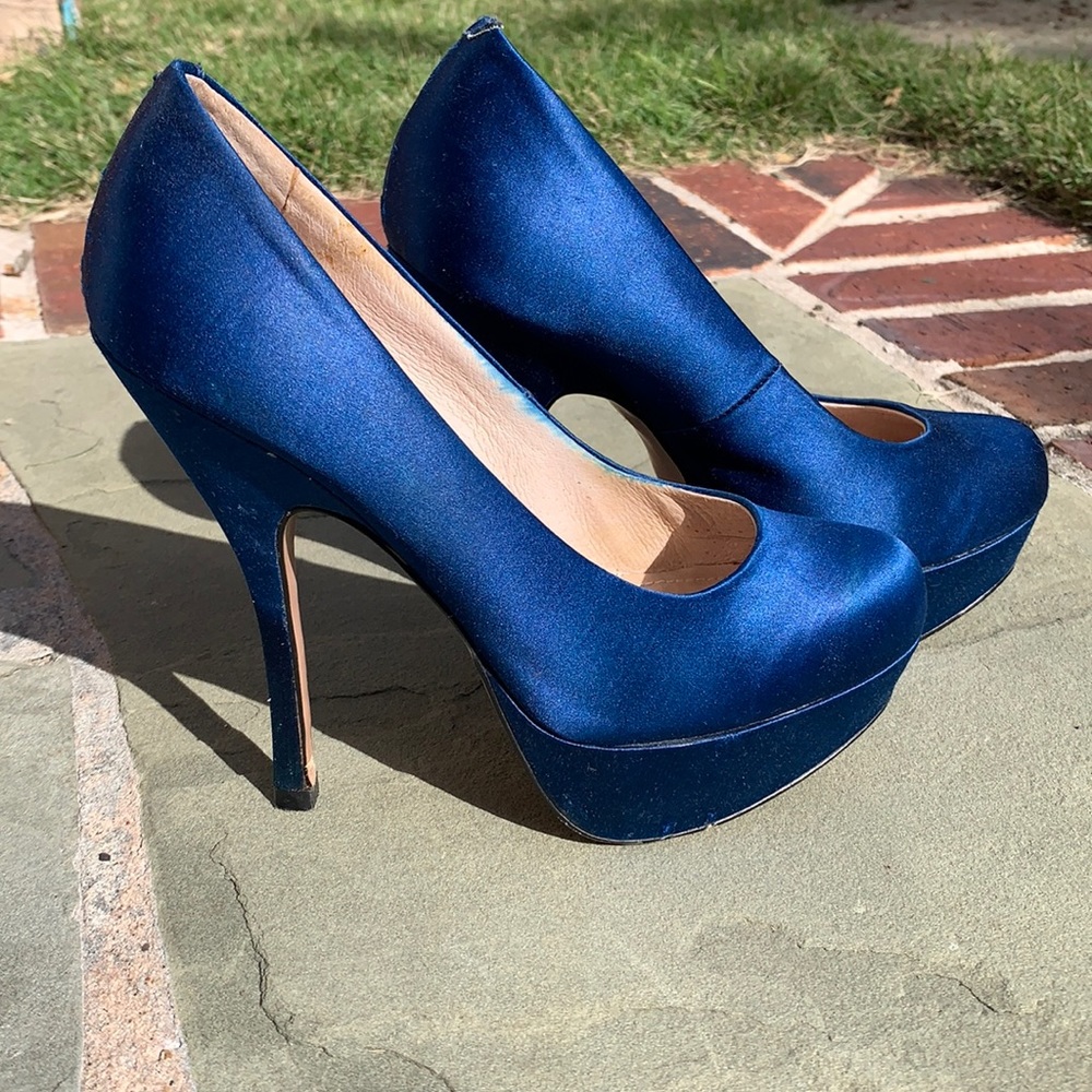Blue satin Steve Madden platform pumps